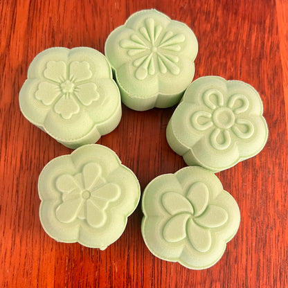 Trio Steamer Daisy Shaped and Design Plates